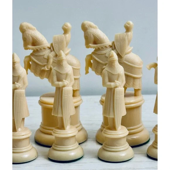 Kingsway Vintage Red & Ivory Chess Pieces Set Complete Royal King Queen Knight - Picture 3 of 16